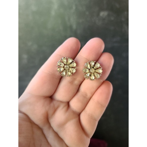 Vintage Weisner Floral Screwback Earrings - Picture 10 of 10